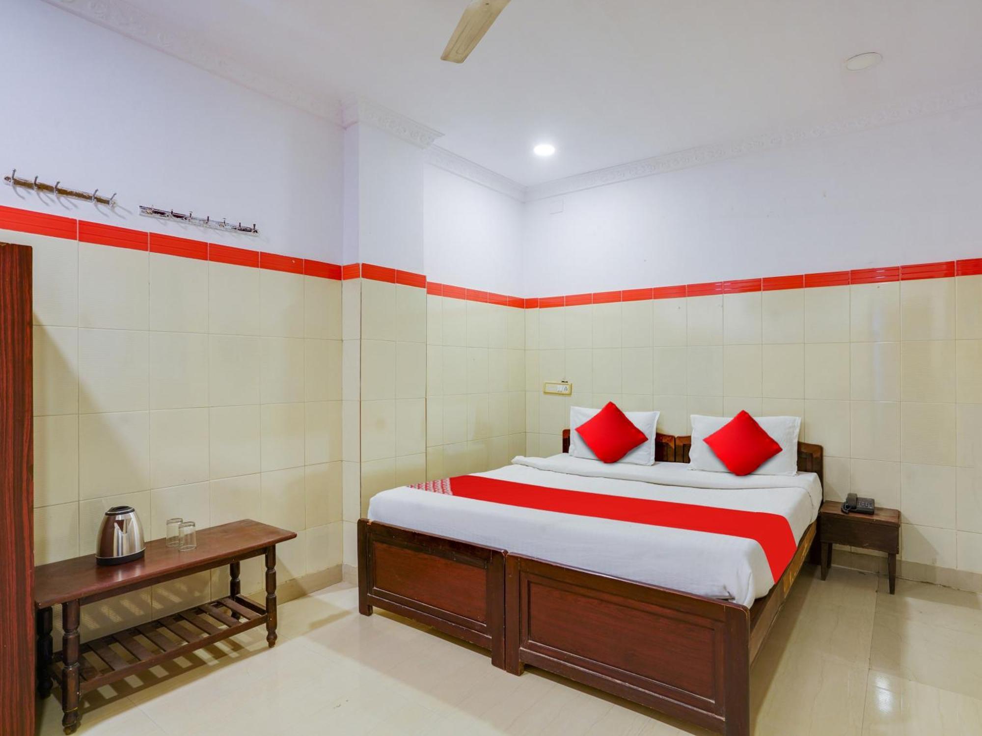 Hotel O Siro Inn Shamshabad Exteriör bild