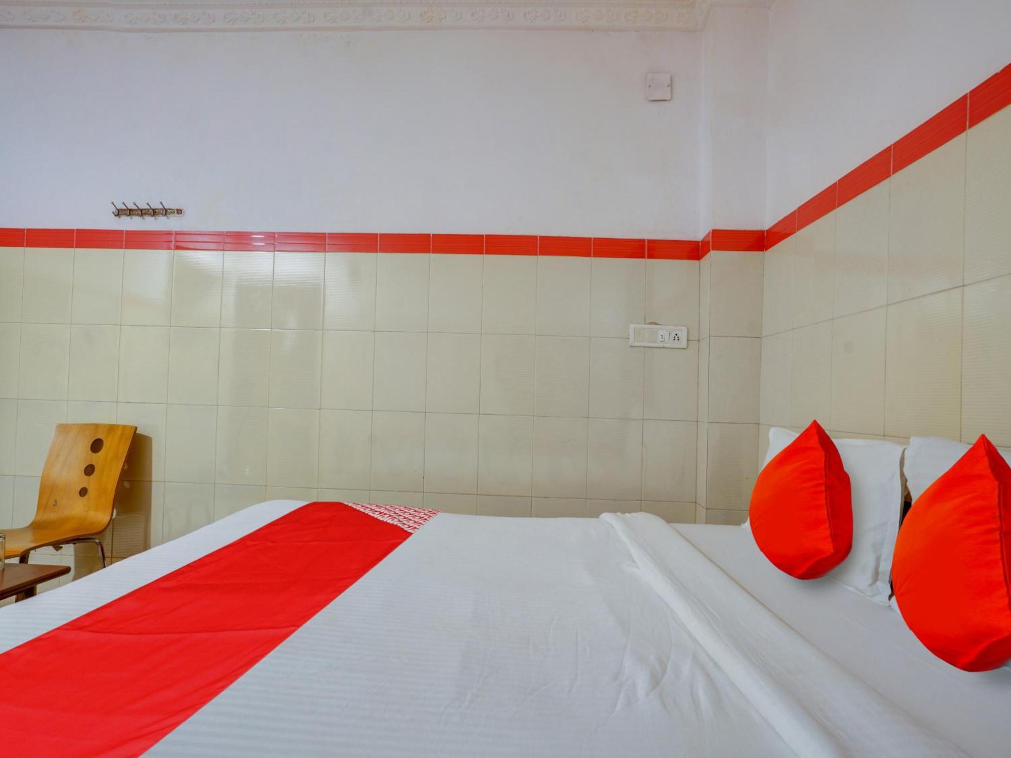 Hotel O Siro Inn Shamshabad Exteriör bild