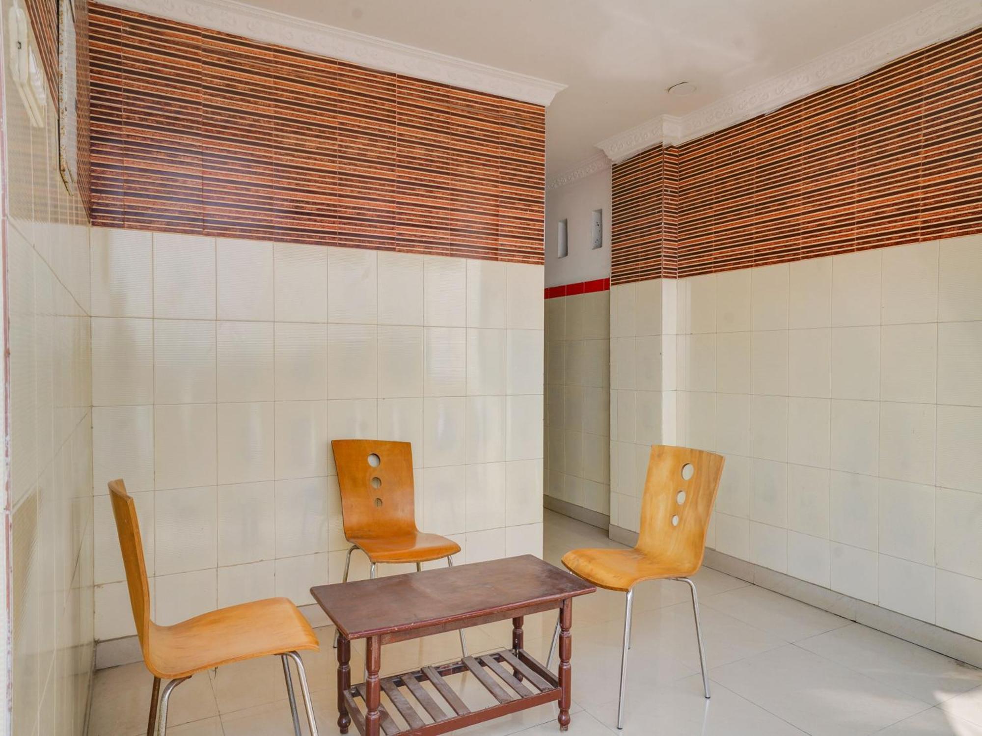 Hotel O Siro Inn Shamshabad Exteriör bild