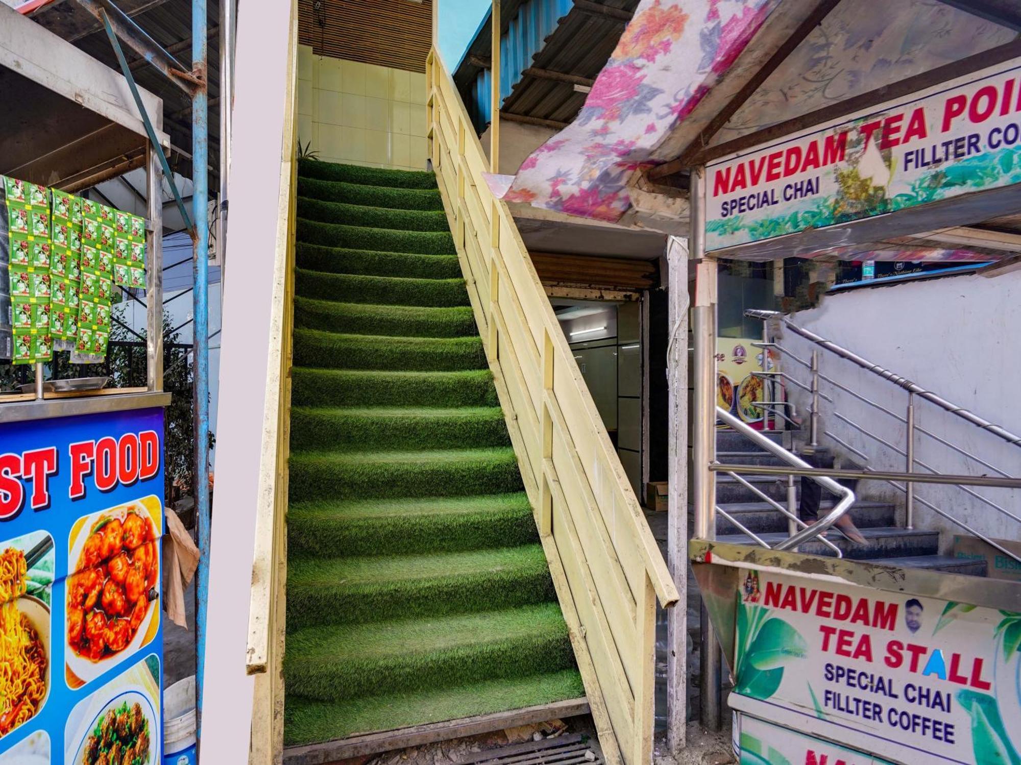 Hotel O Siro Inn Shamshabad Exteriör bild